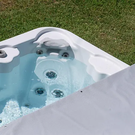 Marilyn - Private Garden Pool And Jacuzzi Villa