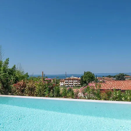 Marilyn - Private Garden Pool And Jacuzzi Villa